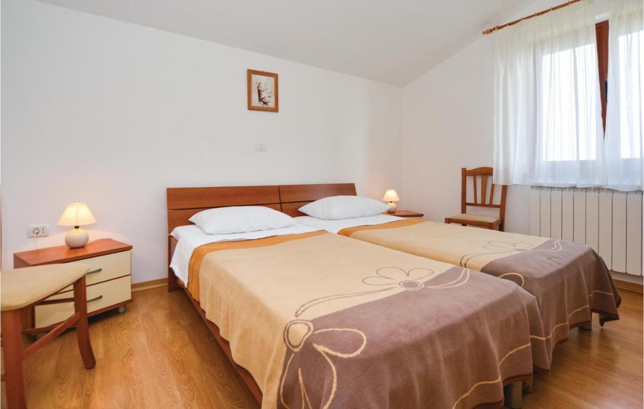 2 Bedroom Amazing Apartment In Portorož Exteriér fotografie